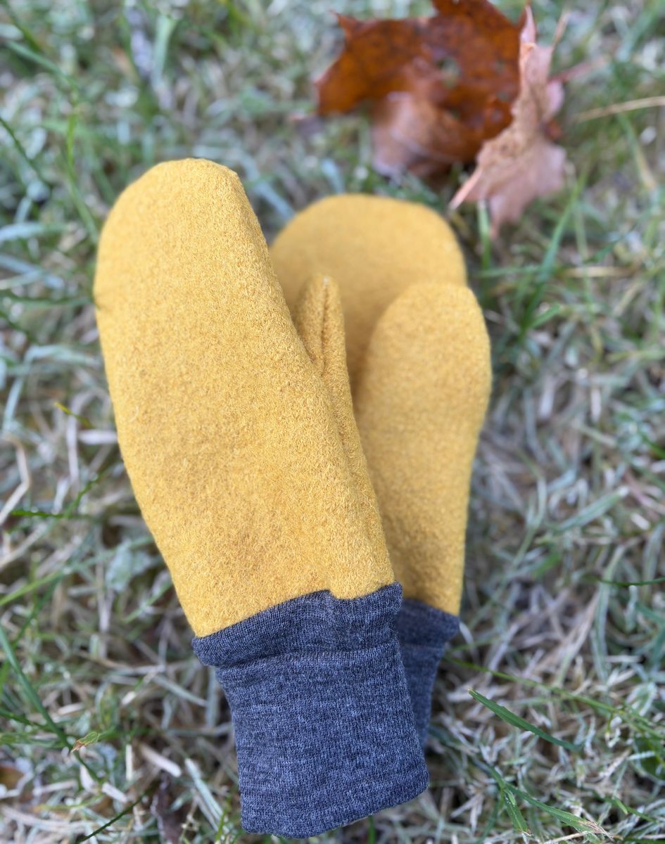 Votter 100% ull 4-9 år Farge  GUL 🌞 